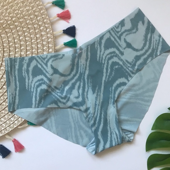 Victoria’s Secret No Show Rawcut Hiphugger Panty - Picture 3 of 3